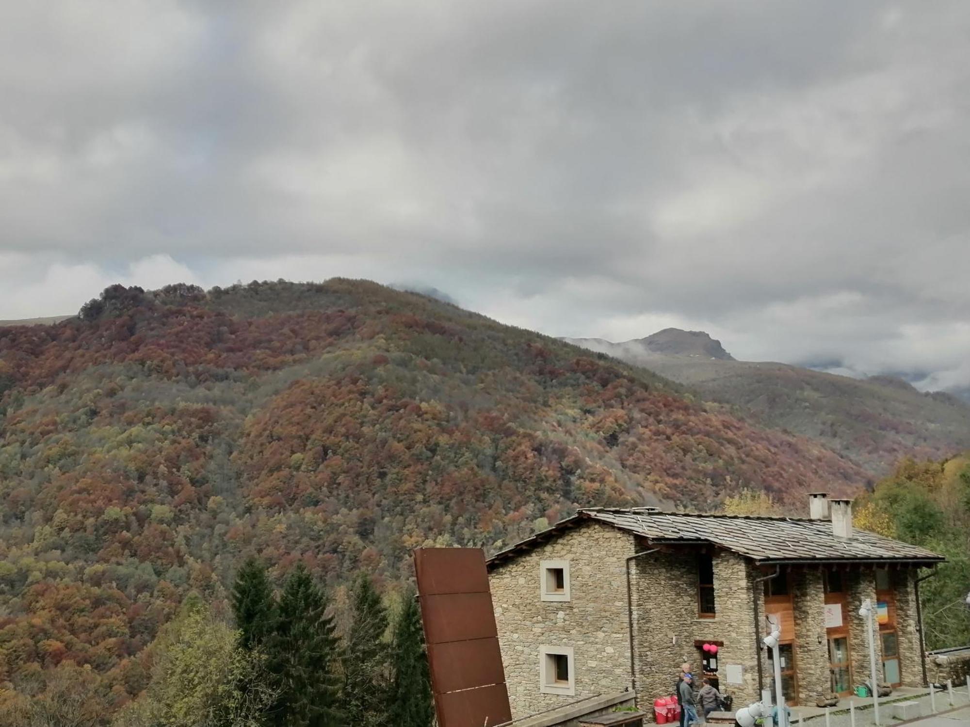 Rifugio Galaberna Hotel Ostana ภายนอก รูปภาพ