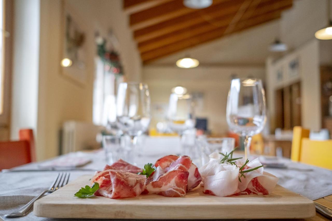 Rifugio Galaberna Hotel Ostana ภายนอก รูปภาพ